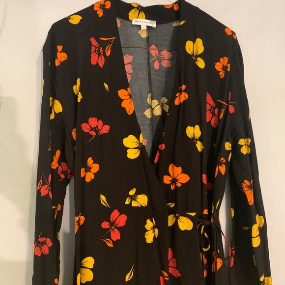 Floral wrap midi dress - Picture 3 of 4